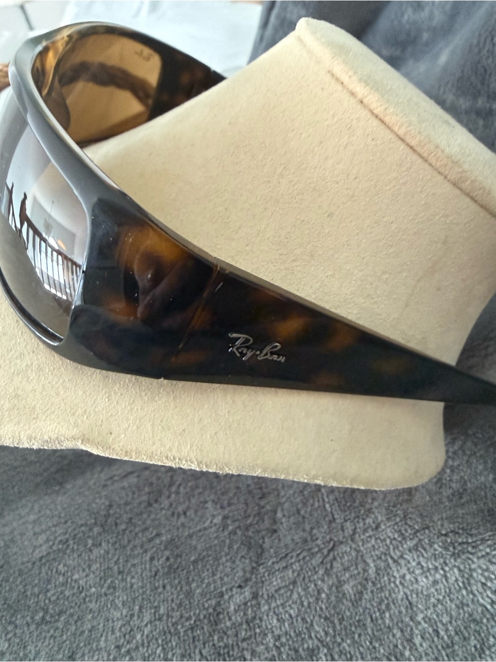 Ray-Ban Women’s Wrap Sunglasses in Tortoise and Brown - Picture 2 of 8